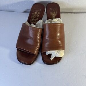 Via Veneto Brown Leather Slip On Sandals Block Heel 7N‎ Vintage